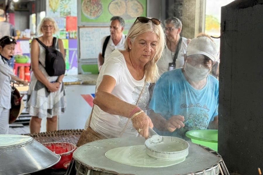 Join Cooking Classes With Local Families
