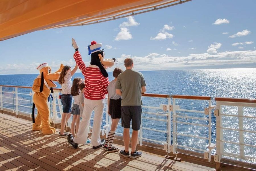 Singapore to Hong Kong Luxury Cruises